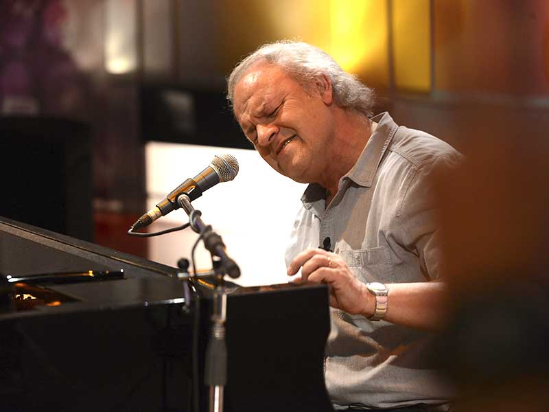 Contratar a Cesar Banana Pueyrredon 7