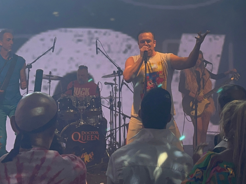 Show de Doctor Queen en un cumpleaños de 60 5