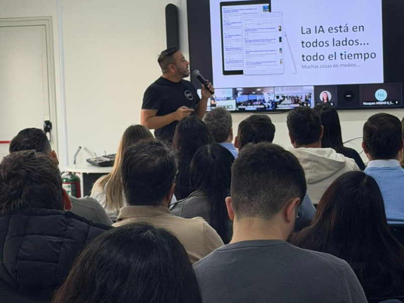 Fredi Vivas presentó una charla sobre Inteligencia Artificial para SLB 5