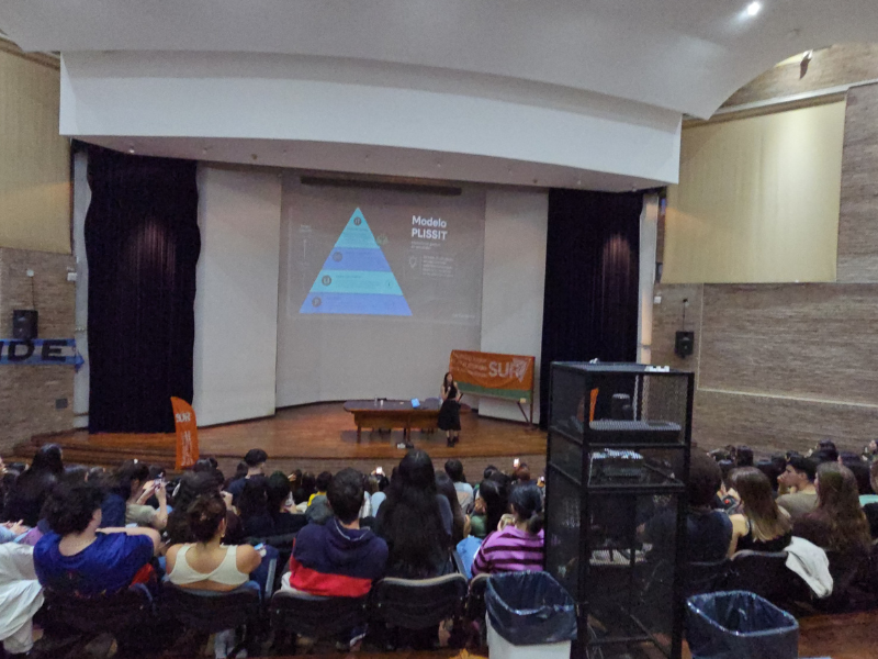 Charla de Cecilia Ce en la Universidad Nacional de Córdoba junto a World Music BA 9