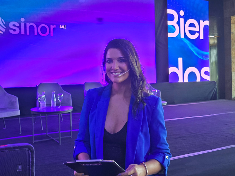 Jimena Grandinetti brilló en la conducción de SINOR 2026 11